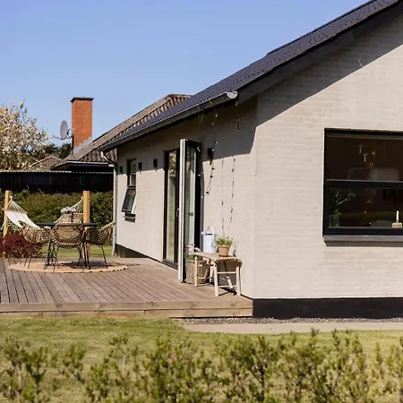 Newly Renovated Modern House In Brons